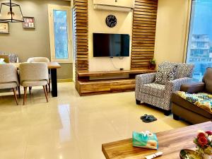 Area soggiorno di 3-Brs Beachside Modern chalet Seaview & 3min walking l BBQ