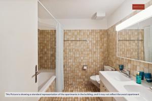 Ein Badezimmer in der Unterkunft Spacious Apartment in Zurich