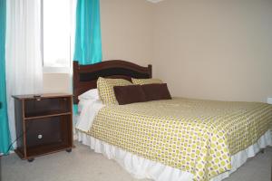 a bedroom with a bed and a nightstand next to a window at Laguna Bahia Fernanda in Algarrobo +29 photos