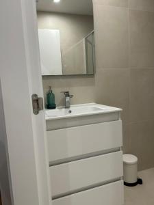 Ένα μπάνιο στο Apartamentos Gravina