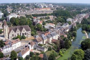 an aerial view of a town with a river at Le studio cosy in Vierzon