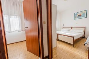 A bed or beds in a room at Altan