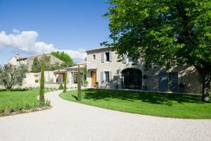 Κήπος έξω από το Authentique ferme avec piscine Eyguieres LS1-195