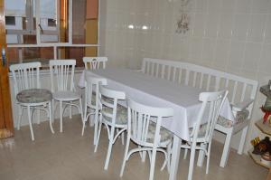 Reštaurácia alebo iné gastronomické zariadenie v ubytovaní Casa Rural Los Lláganos