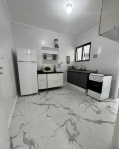 Afbeelding uit fotogalerij van Apto pé na areia in Mongaguá