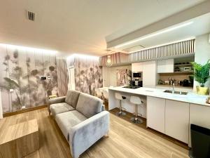 Η κουζίνα ή μικρή κουζίνα στο Apartamentos Albamar-Nuevos-Redomeira-Premium +17 φωτογραφίες