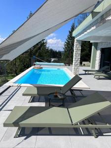 Piscina de la sau aproape de Villa Stella Verde - Wellness Villa with a swimming pool, hot tub and sauna