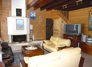 TV a/nebo společenská místnost v ubytování Villa 10 personnes résidence privée