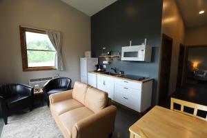 a living room with a couch and a kitchen at Lakeside Resort in Watkins Glen