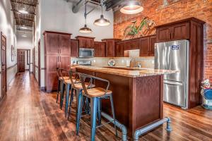 Η κουζίνα ή μικρή κουζίνα στο 2 BR Central 2 Blocks to La Crosse Center +23 φωτογραφίες