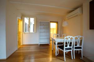 Фотография из галереи Ampio bilocale centralissimo, Firenze во Флоренции +3 фотографии