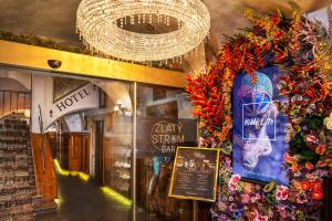 Certifikát, hodnocení, plakát nebo jiný dokument vystavený v ubytování Hotel U Zlatého Stromu Prague by BHG