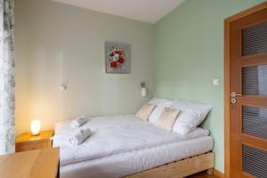 Posteľ alebo postele v izbe v ubytovaní Sobieski Prestige Apartment - 6 min Main Square Kraków