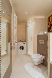 Kúpeľňa v ubytovaní Sobieski Prestige Apartment - 6 min Main Square Kraków