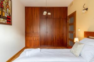 Posteľ alebo postele v izbe v ubytovaní Sobieski Prestige Apartment - 6 min Main Square Kraków