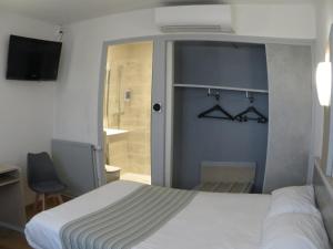 Ένα ή περισσότερα κρεβάτια σε δωμάτιο στο Brit Hotel Dijon Hermes