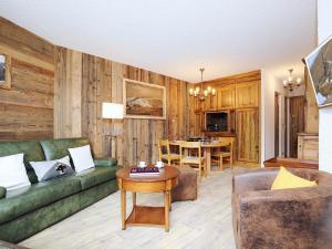 Posezení v ubytování Courchevel 1850, Skis aux pieds, 4 pers, 2 pièces, Parking, WiFi - FR-1-575-225