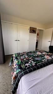 Postel nebo postele na pokoji v ubytování Kohanga Farmstead + 22 fotografií