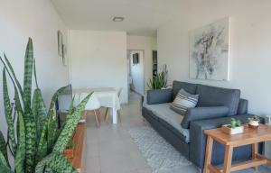 a living room with a couch and a table at Departamento 2 Premium con Cochera y Piscina in Bahía Blanca