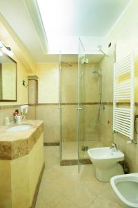 a bathroom with a shower and a sink and a toilet at La Vignola Country Hotel in Ceprano