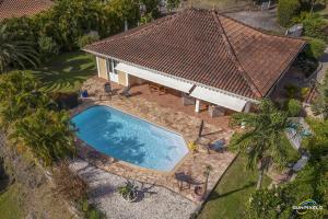 an overhead view of a house with a swimming pool at Villa Bleue, piscine, vue mer in Le Diamant