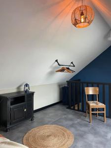 DaarleにあるHet Bruineveldのデスク付きの部屋、壁に鳥が1羽 +66枚の写真