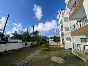 a view of the courtyard of a building at Canonniers Luxury Stay in Pointe aux Cannoniers