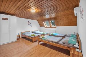 Postel nebo postele na pokoji v ubytování Ubytování nad Bisonem