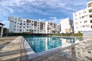 Kolam renang di atau dekat dengan Mombasa 2 BRM Modern Apartment Buxton Point