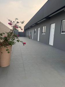 a courtyard of a building with a plant in a pot at Pousada Parque do Lago in Sinop +15 photos