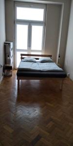 Posteľ alebo postele v izbe v ubytovaní Room in Old Town Krakow
