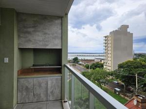 a balcony with a view of a city at Departamento de Lujo sobre Costanera in Posadas