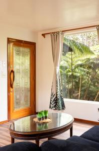 Imagem da galeria de Caldera- Hale Kumu La'au at Volcano em Volcano