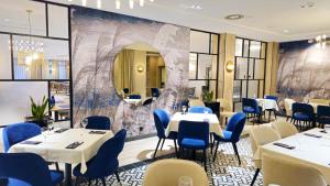 a restaurant with tables and chairs and a large mirror at Crystal Baltic 222 in Dziwnówek