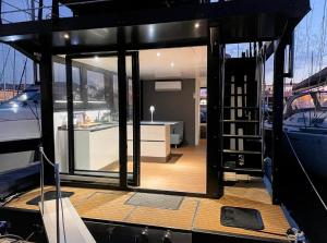 多尔梅莱托HouseBoat - Lago Maggiore con Jacuzzi的相册照片