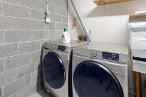 a washing machine next to a brick wall at Blue Mountain Retreat in Weaverville