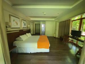Postel nebo postele na pokoji v ubytování Hotel y Cabañas Palomar - Caja los Andes