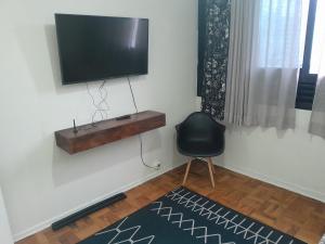 Μια τηλεόραση ή/και κέντρο ψυχαγωγίας στο Apartamento Gonzaga