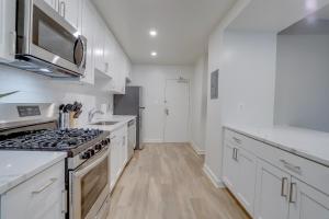 Cuina o zona de cuina de Prime Location! 2BR Apartment in Crystal City