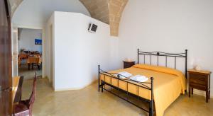 A bed or beds in a room at B&B La Garolla