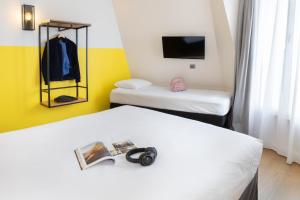 Postel nebo postele na pokoji v ubytování ibis Styles Paris Nation Porte De Montreuil
