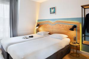 Postel nebo postele na pokoji v ubytování ibis Styles Paris Nation Porte De Montreuil