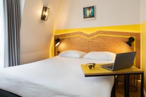 Postel nebo postele na pokoji v ubytování ibis Styles Paris Nation Porte De Montreuil