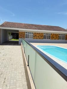 Πισίνα στο ή κοντά στο Casa com Piscina em Pontal do Sul