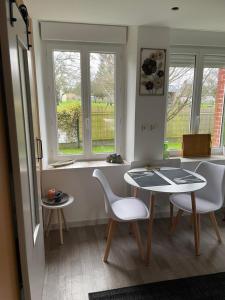 Φωτογραφία από το άλμπουμ του chambre studio Louisette σε Courson
