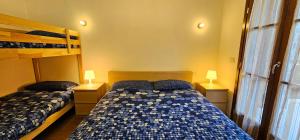 Postel nebo postele na pokoji v ubytování Bilocale nel Resort con terrazzo - Val di Luce