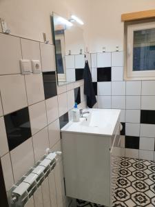a bathroom with a sink and a mirror at Casa Oriana - Serra da Estrela in São Paio +39 photos