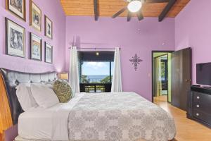 En eller flere senge i et værelse på Walua Oasis Private Pool with Ocean Views + 27 billeder