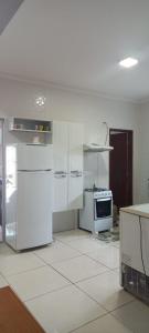 Η κουζίνα ή μικρή κουζίνα στο Casa de 2 Quartos em Cabo Frio