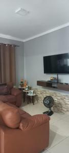 Μια τηλεόραση ή/και κέντρο ψυχαγωγίας στο Casa de 2 Quartos em Cabo Frio